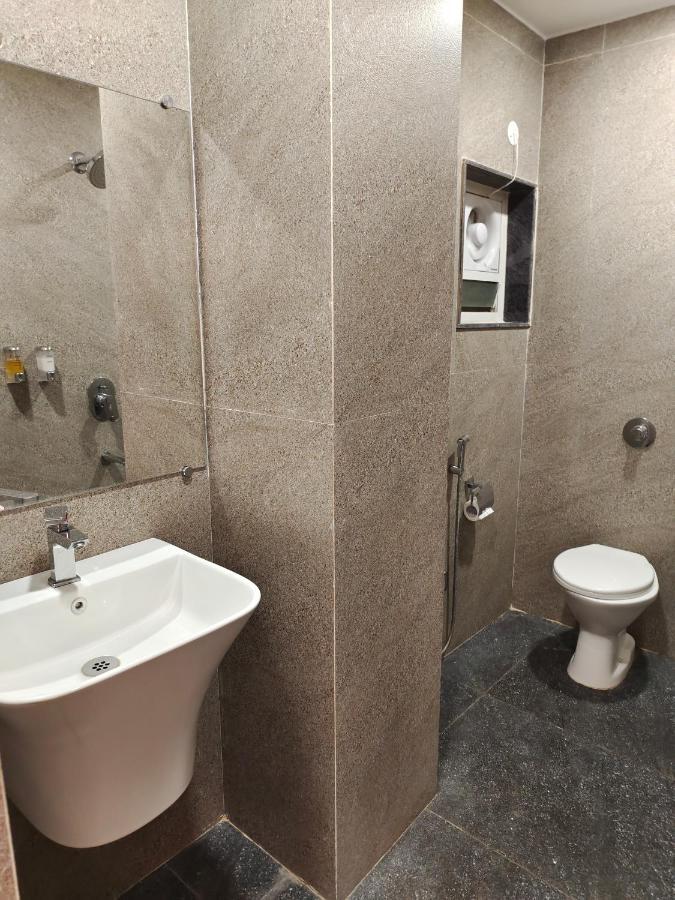 Hotel Thousand Pillars Warangal Ngoại thất bức ảnh