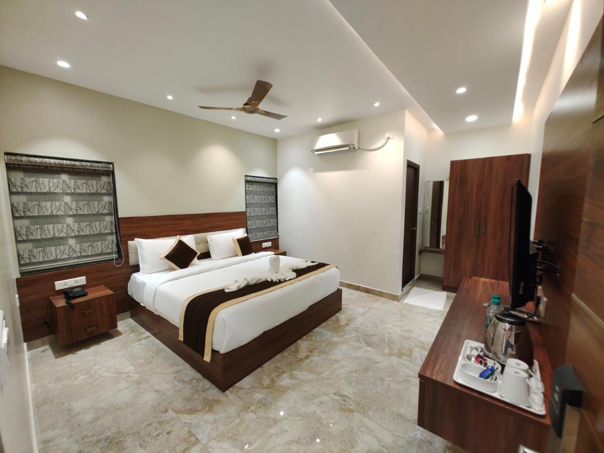 Hotel Thousand Pillars Warangal Ngoại thất bức ảnh